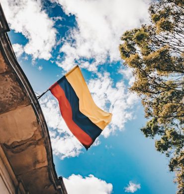 Bandera de Colombia en Bogotá para representar servicios jurídicos en Colombia a colombianos que viven en España